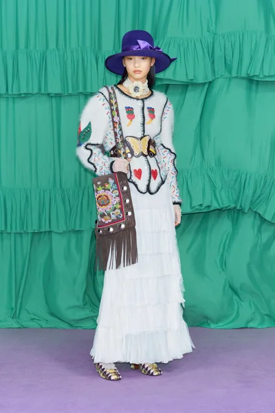 Look 32